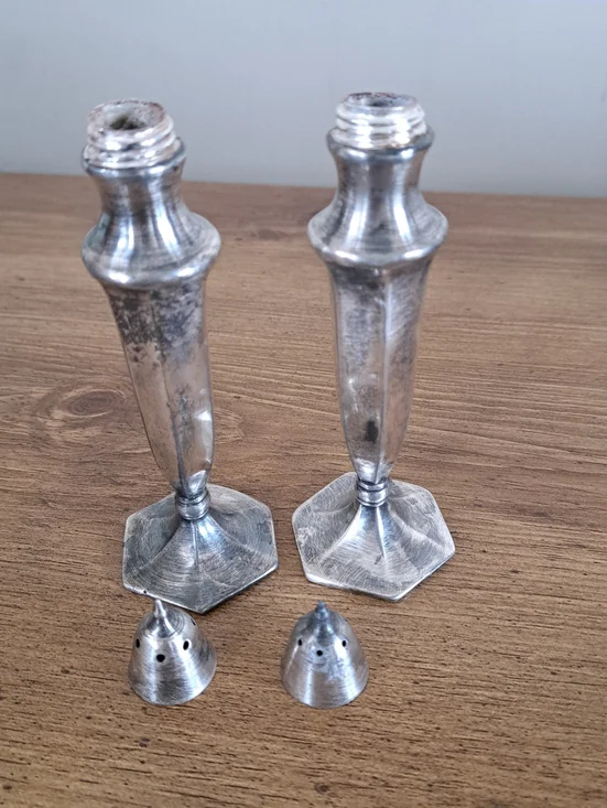 Vintage Silver Plated Salt And Pepper Shakers Classic Traditional Collectible - Picture 8 of 12